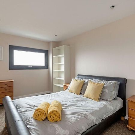 Modern Riverfront Apt. 10 Mins From Hydro/Secc Glasgow Exterior photo