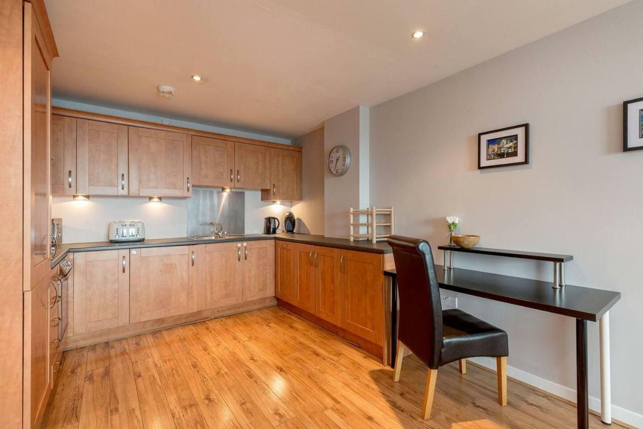 Modern Riverfront Apt. 10 Mins From Hydro/Secc Glasgow Exterior photo