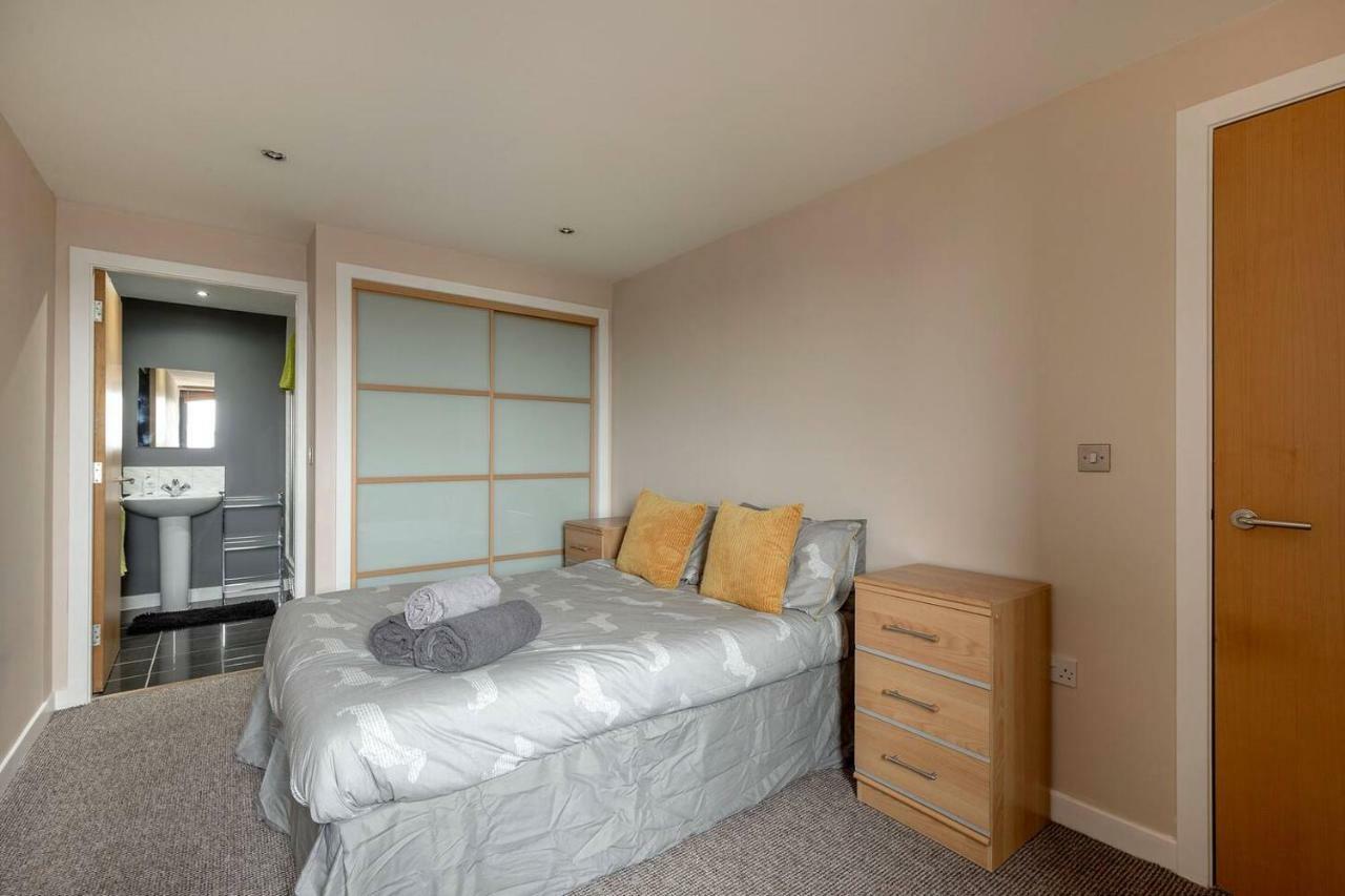 Modern Riverfront Apt. 10 Mins From Hydro/Secc Glasgow Exterior photo