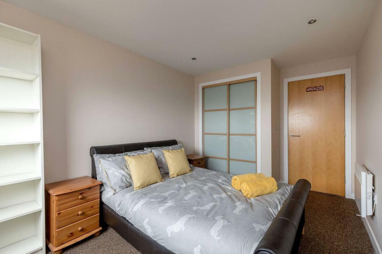 Modern Riverfront Apt. 10 Mins From Hydro/Secc Glasgow Exterior photo